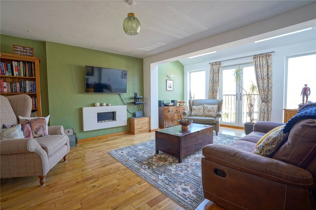 Property photo 2 of 24 Picture No. 27