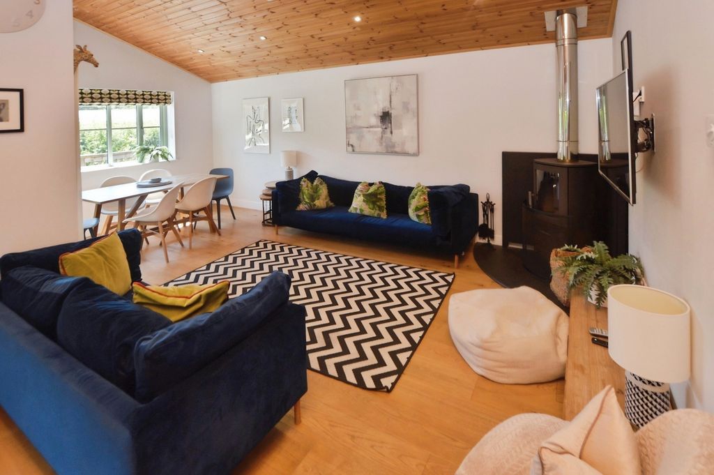 Property photo 2 of 18 2 - Pbox-Img.Jpg