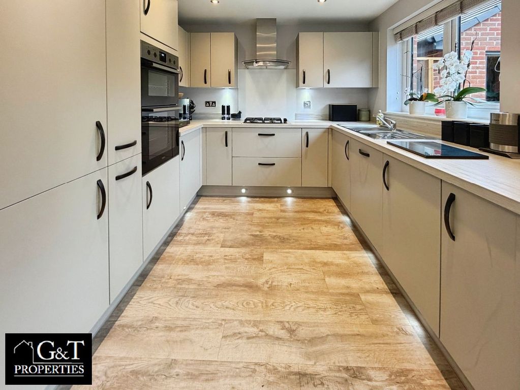 Property photo 3 of 24 Kitchen / Diner