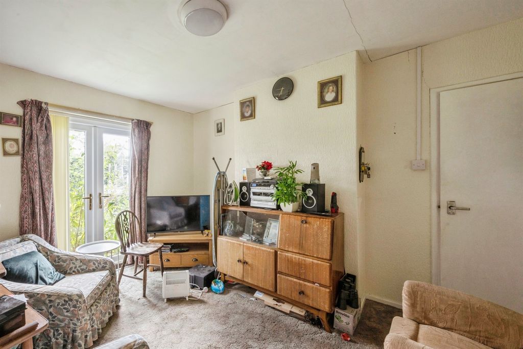 Property photo 2 of 21