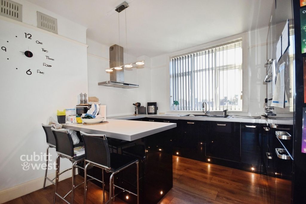 Property photo 2 of 14 14 Clarehaven Cou...