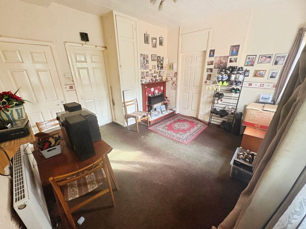 Property photo 3 of 12 Living/Dining Room
