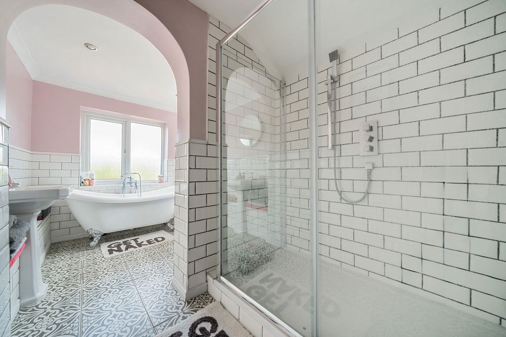 Property photo 3 of 21 Bathroom