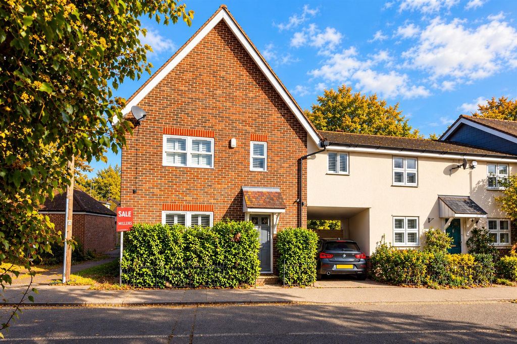 Property photo 1 of 21 1 Oakland Mews Ongar (32).Jpg