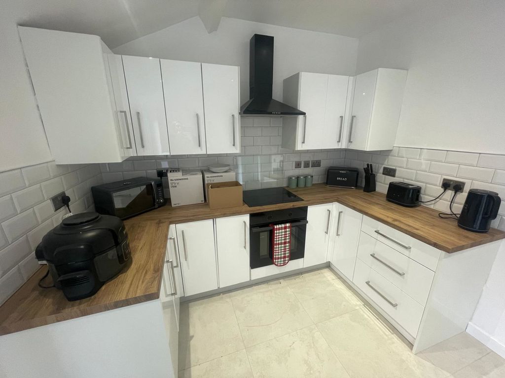 Property photo 3 of 10 Photo 8