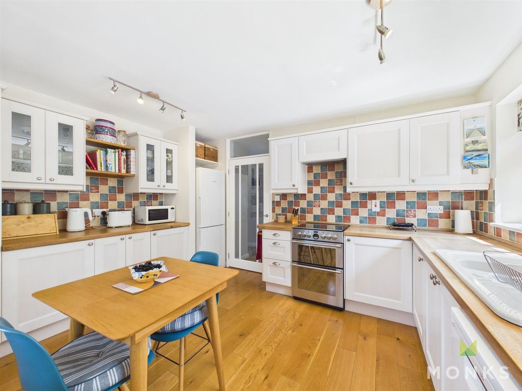 Property photo 3 of 44 Cam05160G0-Pr0088-Still025.Jpg