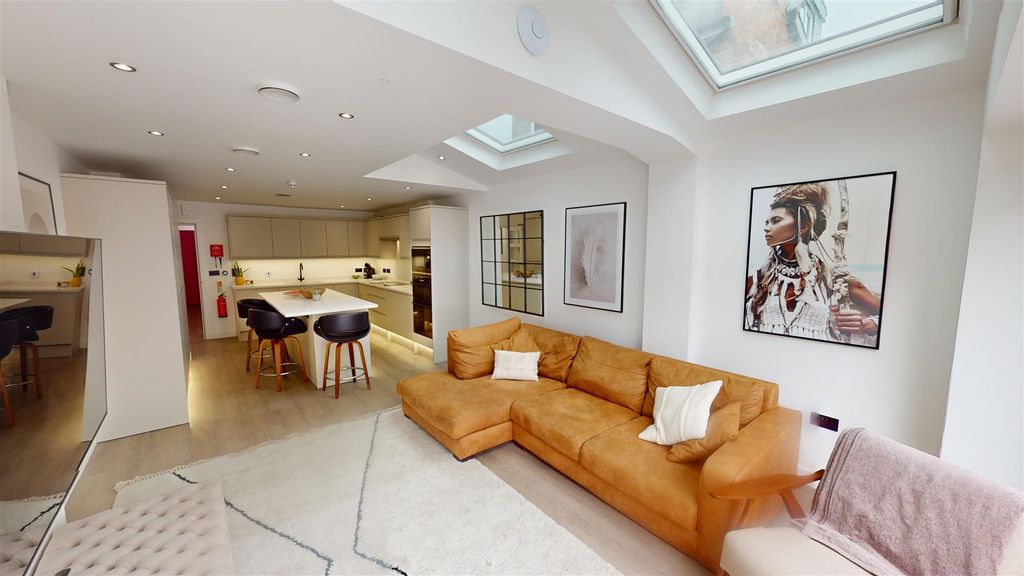 Property photo 2 of 18 289-Dawlish-Road-Liv