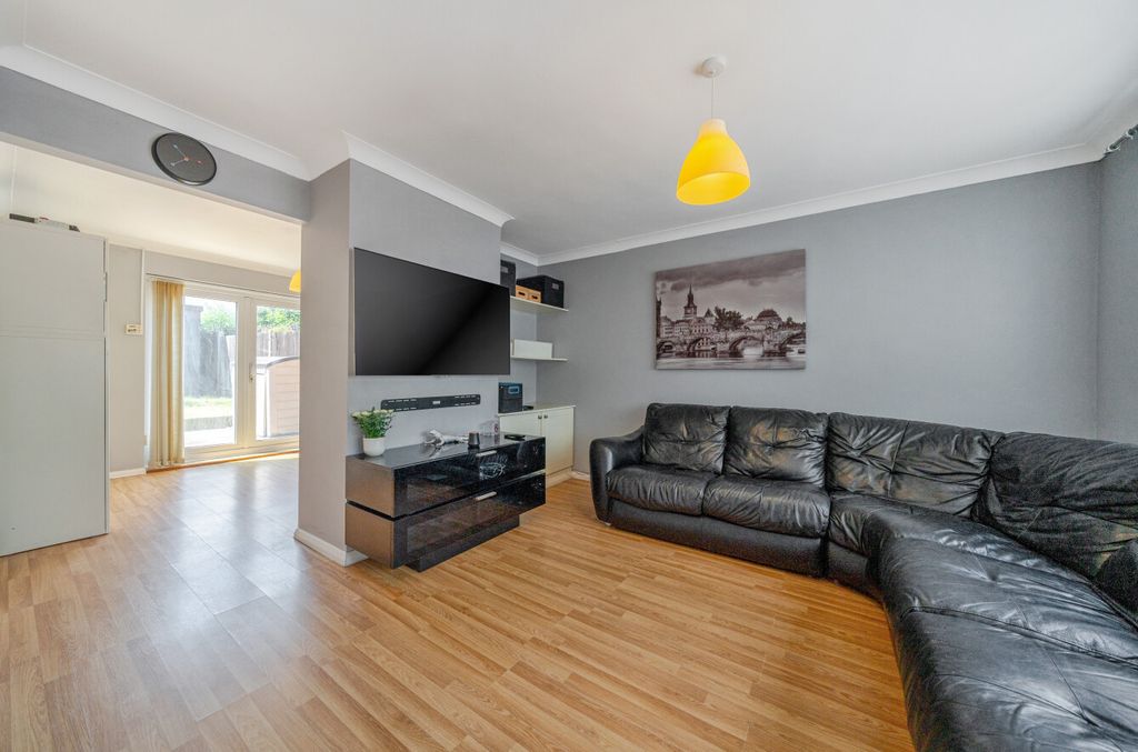 Property photo 2 of 13 Lounge1