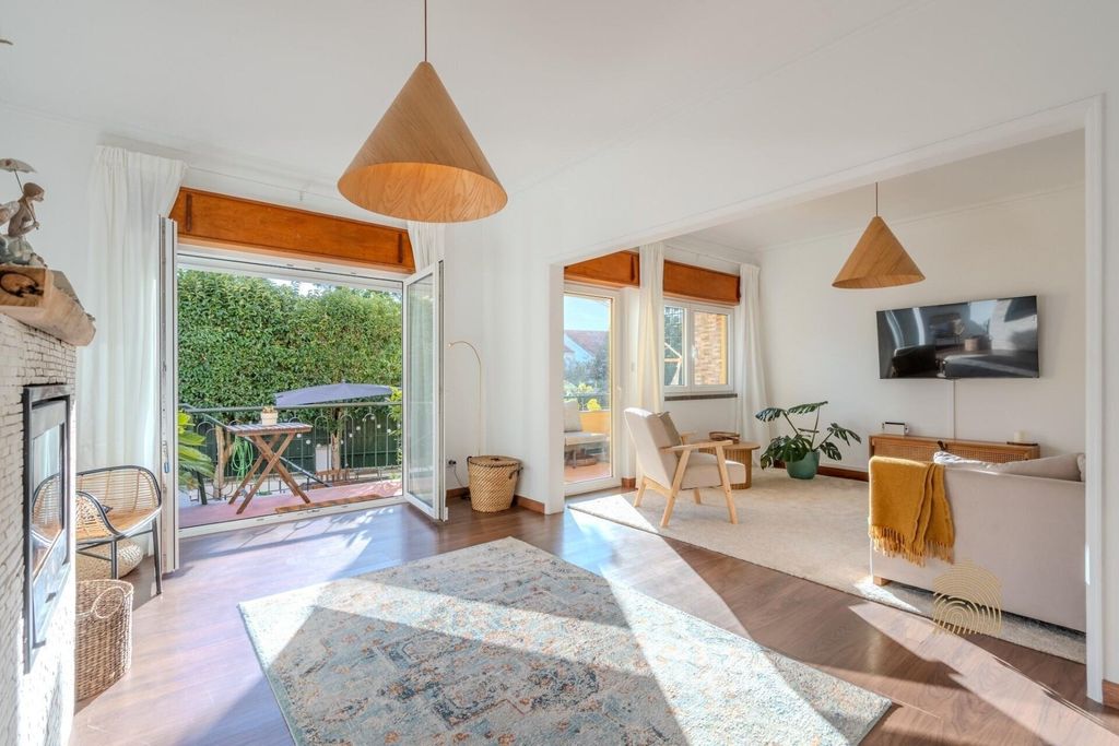 Property photo 1 of 44 Semi-Detached T3 House In The Center Of Parede, With 345 m² Of Land, Garage And Outdoor Space