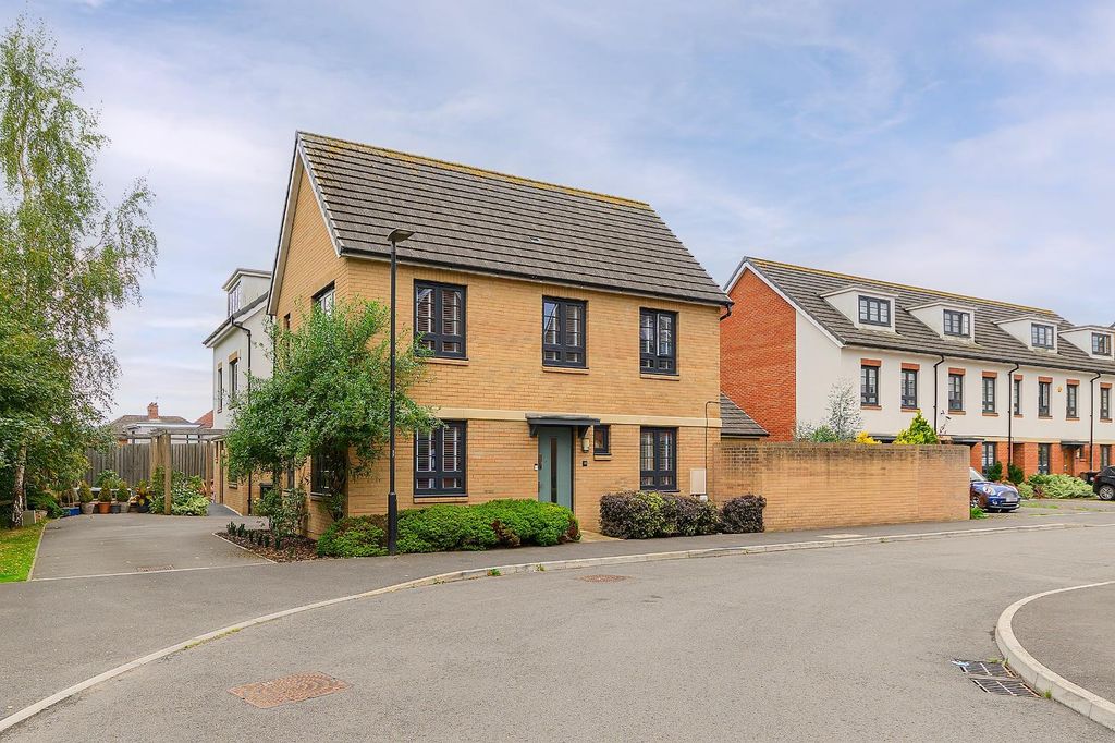 Property photo 2 of 38 6M1Dbr - External A.Jpg