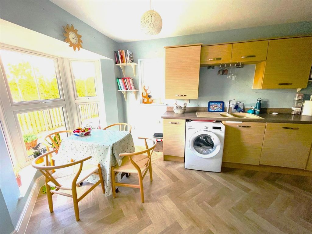 Property photo 3 of 23 Kit 4.Jpg