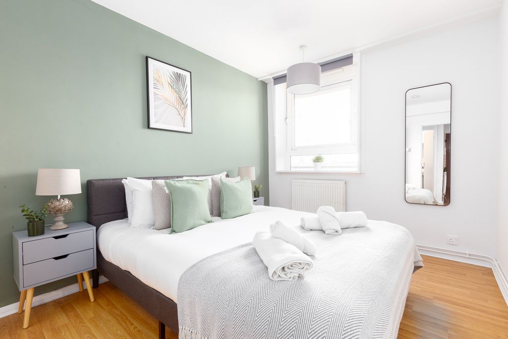 Property photo 3 of 16 Bedroom