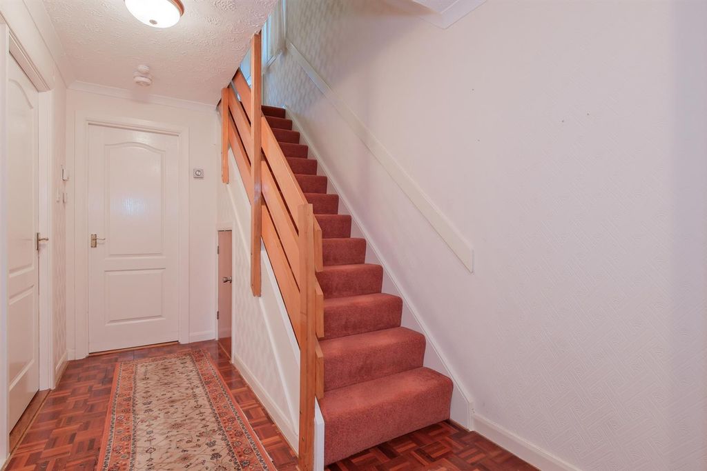 Property photo 2 of 41 001-16 Blenheim Court Carluke ML8 4Tb.Jpg