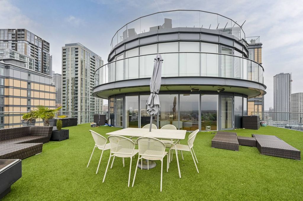 Property photo 2 of 40