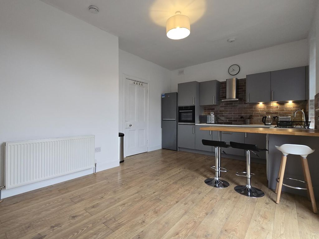 Property photo 3 of 19 Kitchen