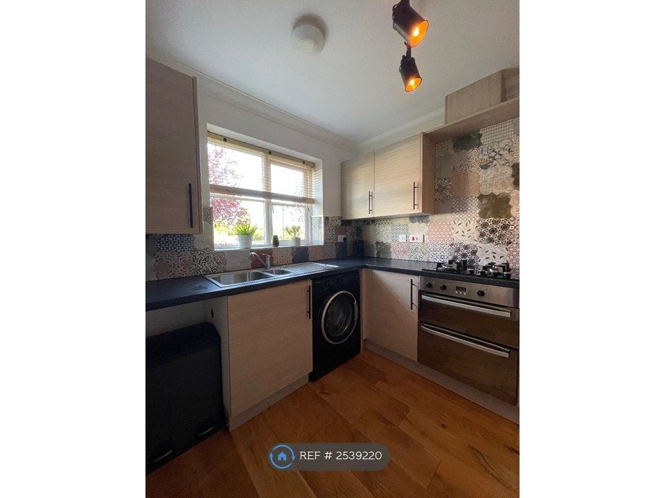 Property photo 3 of 19 Kitchen