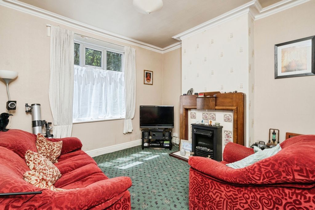 Property photo 2 of 17 Photo