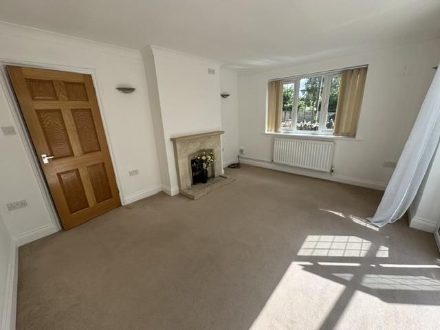 Property photo 3 of 17 Sitting Room