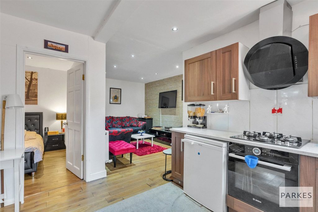 Property photo 2 of 11 Picture No. 21