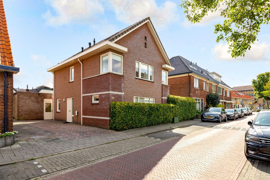 Property photo 2 of 94