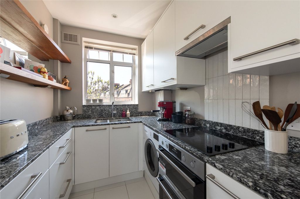 Property photo 2 of 14 Picture No. 07