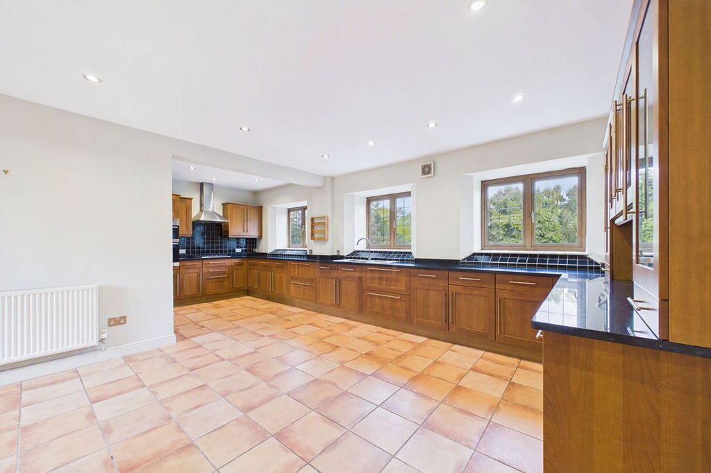 Property photo 3 of 22 Kitchen