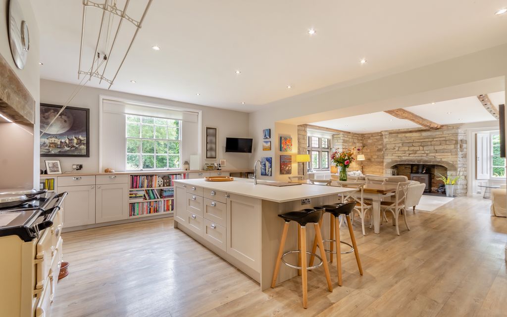 Property photo 3 of 30 Kitchen.