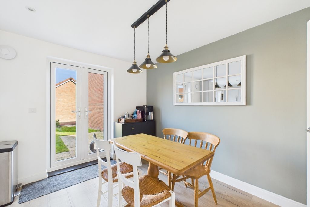 Property photo 3 of 16 Dining