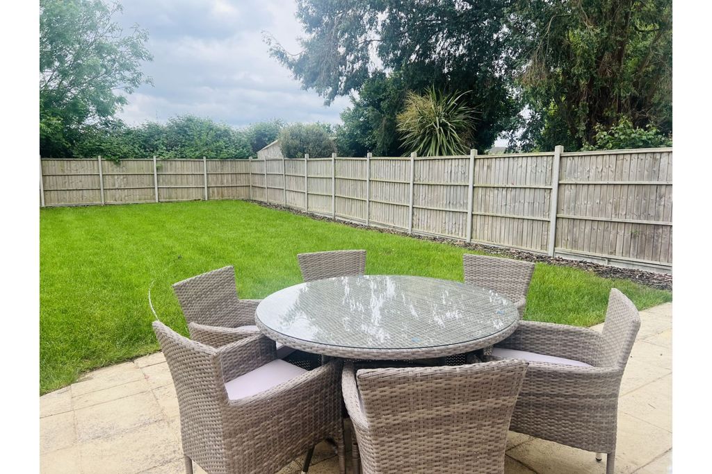 Property photo 2 of 24 Landscaped  Gardens