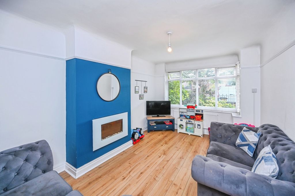 Property photo 3 of 17 Photo