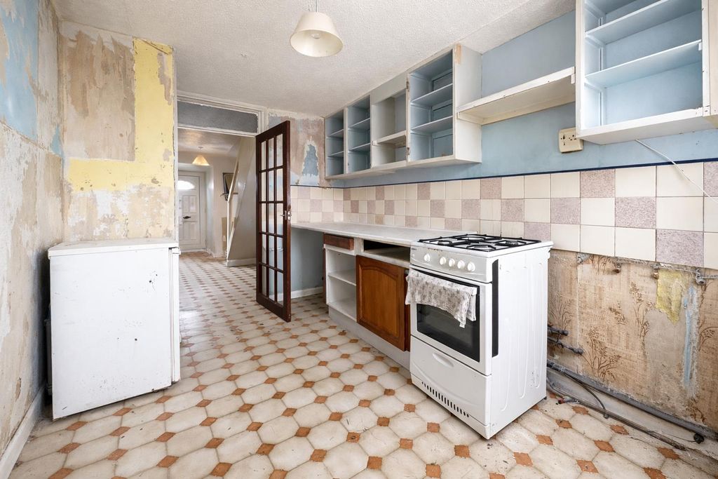 Property photo 3 of 12 Kitchen 1.Png