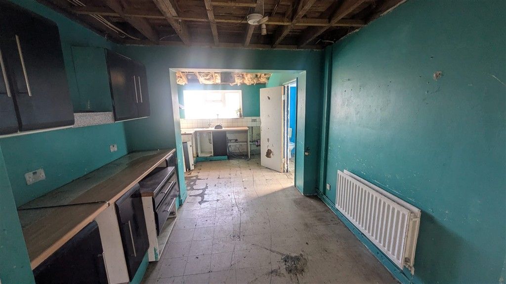 Property photo 3 of 6 Kitchen