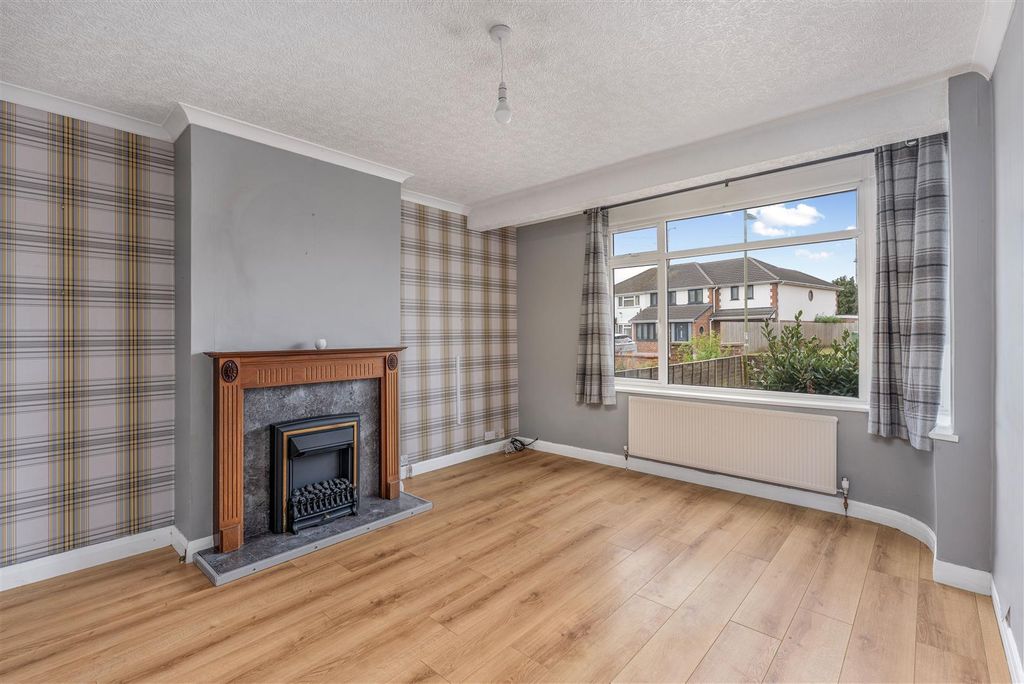 Property photo 2 of 11 60 Manor Road, Banbury-6.Jpg