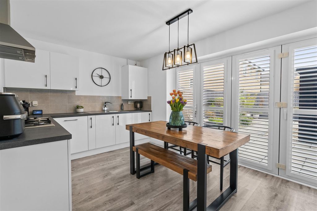 Property photo 3 of 26 Kitchen/Diner