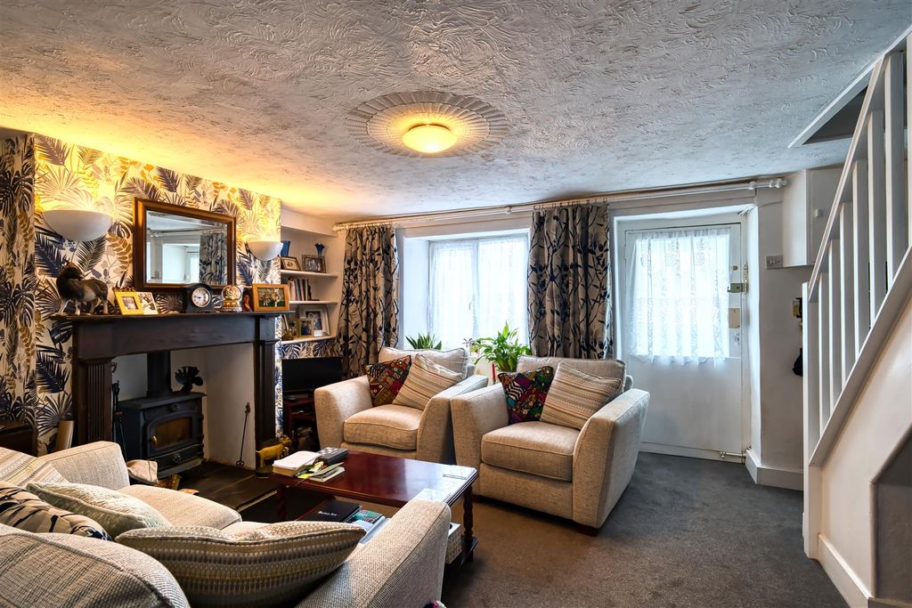 Property photo 2 of 9 Sitting Room