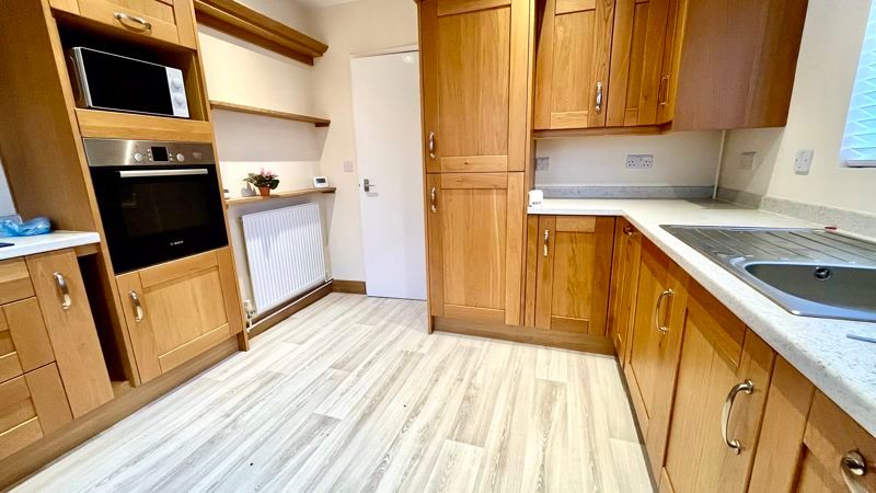 Property photo 3 of 10 Kitchen