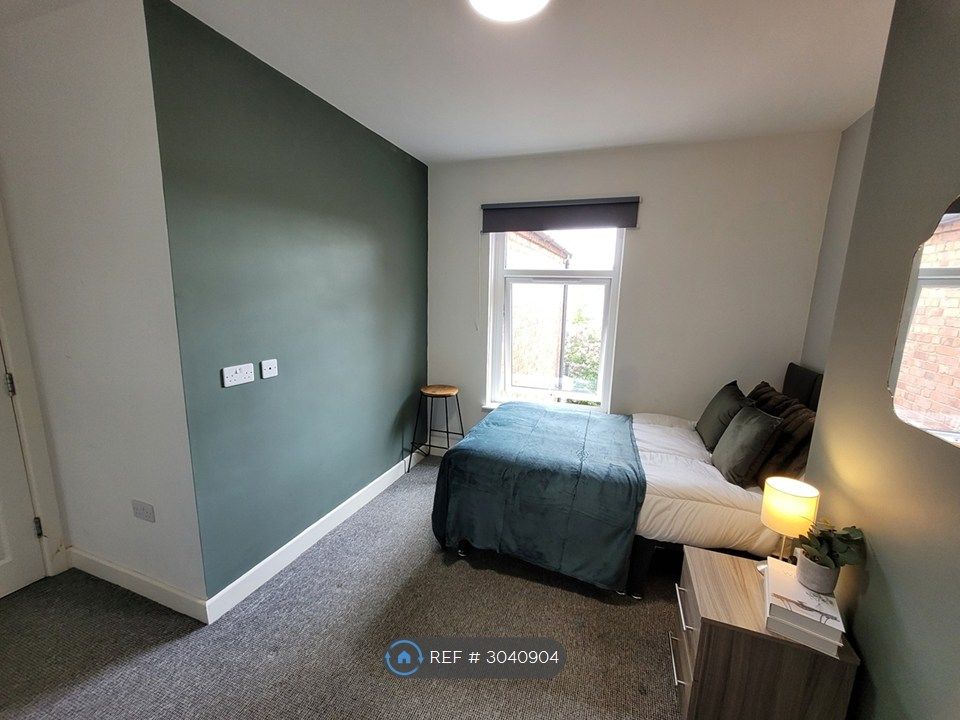 Property photo 1 of 11 Room 4