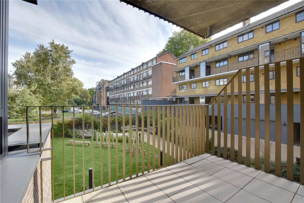 Property photo 2 of 18 Picture No. 12