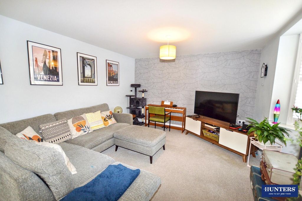 Property photo 3 of 11 Living Room