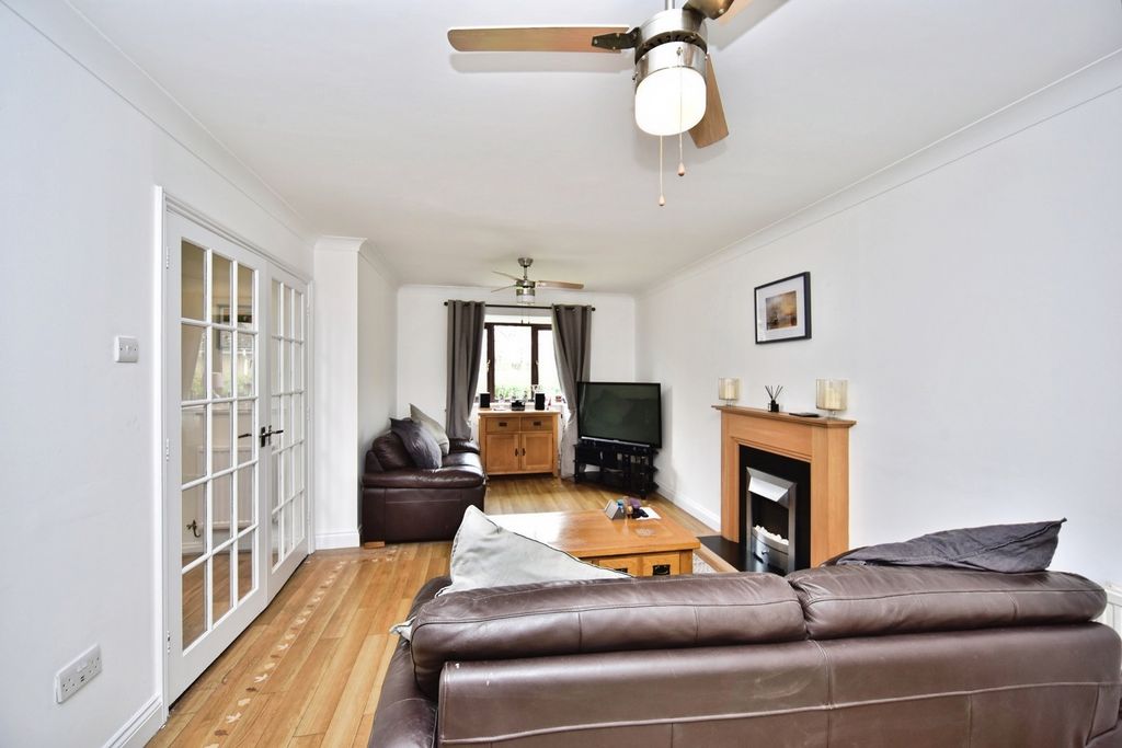 Property photo 2 of 17 Photo