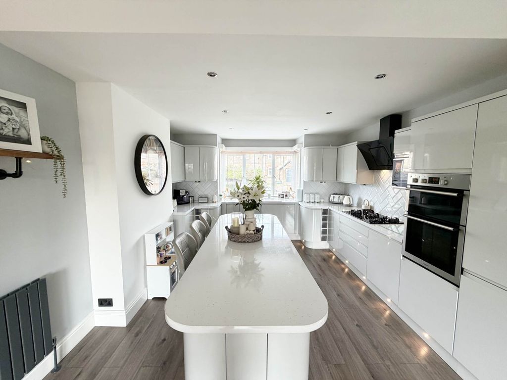 Property photo 3 of 30