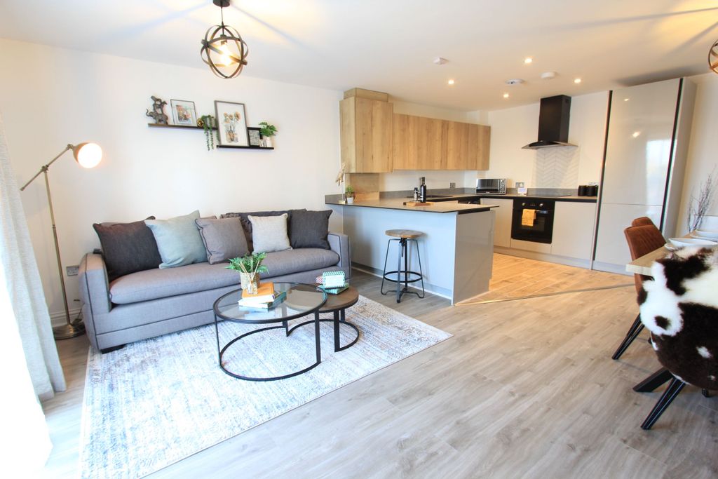 Additional image 4 of 2 bed flat to rentFlat, Cabot Mews, Braemar Avenue, Bristol BS7