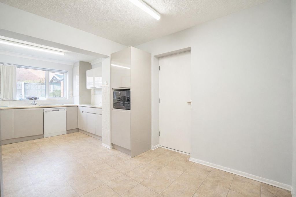 Property photo 3 of 20 Kitchen