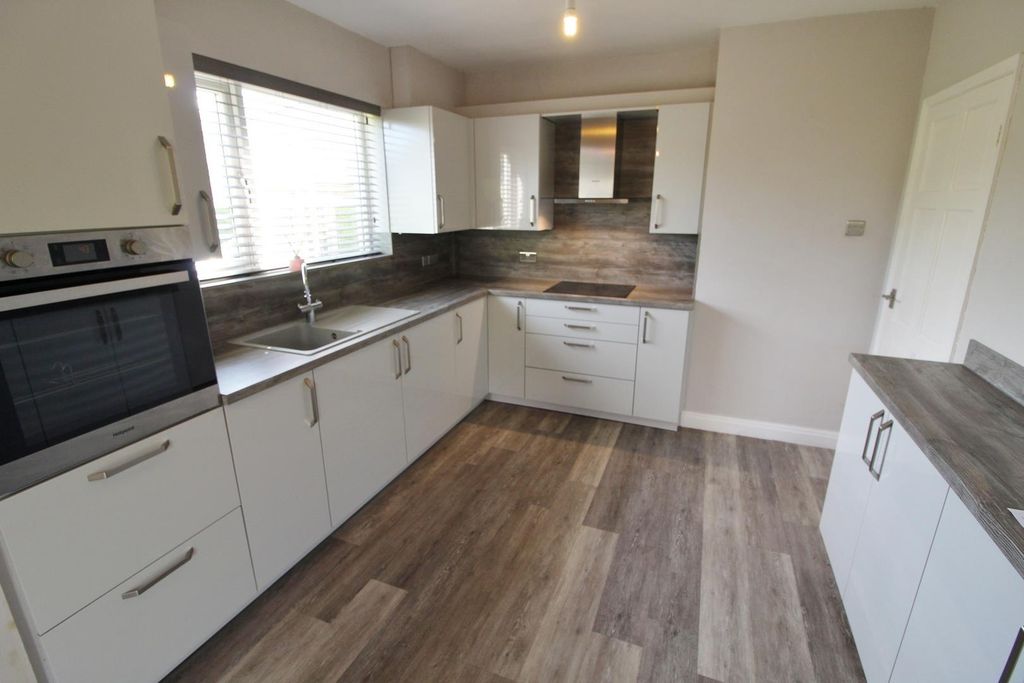 Property photo 3 of 15 Dining Kitchen