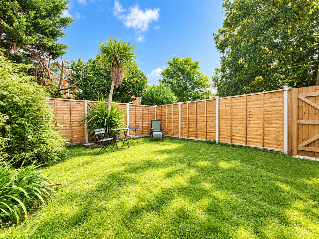 Property photo 1 of 14 Garden Flat 3