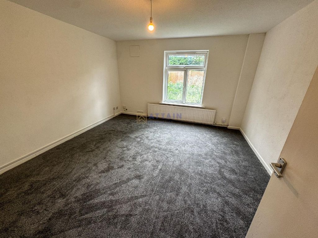 Property photo 3 of 14 Living Room.Jpg