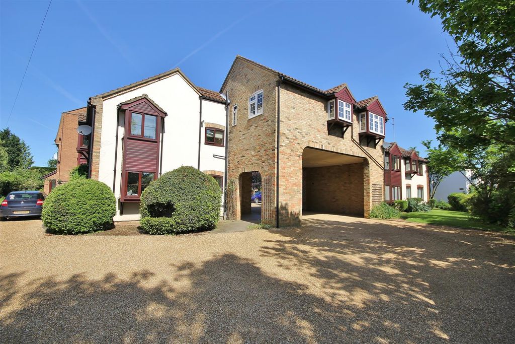 Property photo 1 of 11 Front