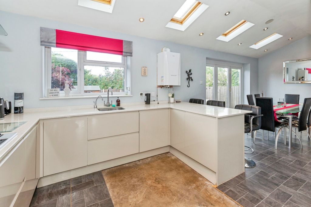 Property photo 3 of 16 Kitchen/Diner