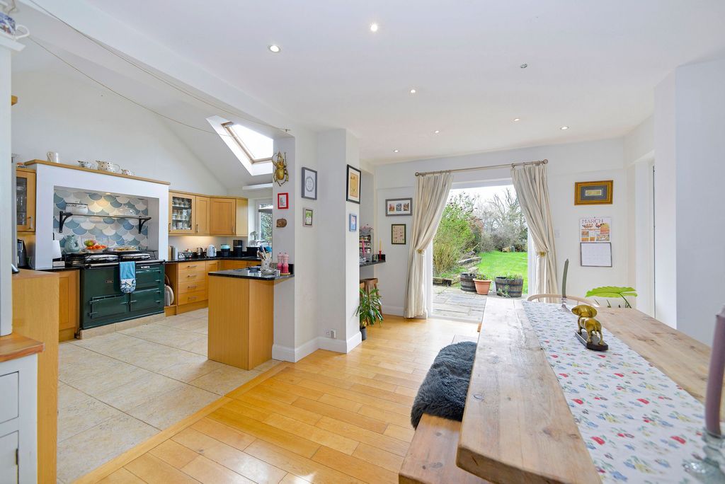 Property photo 2 of 24 Kitchen Breakfast Room