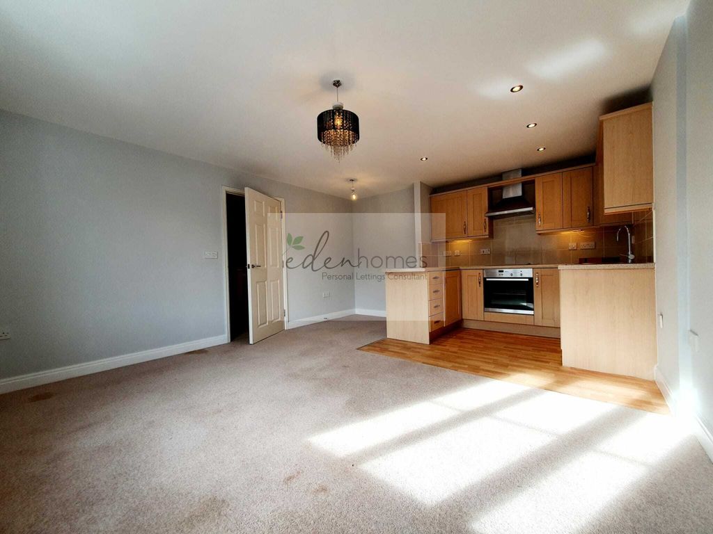 Property photo 2 of 10 Living Area.Jfif